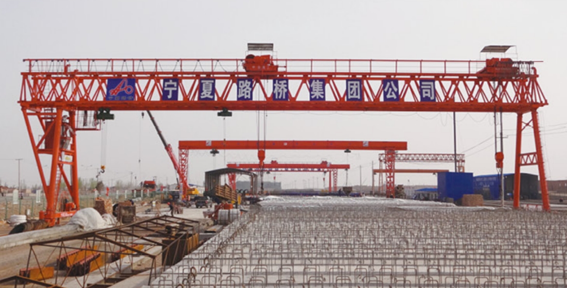 宁夏路桥集团60+60吨龙门吊施工现场