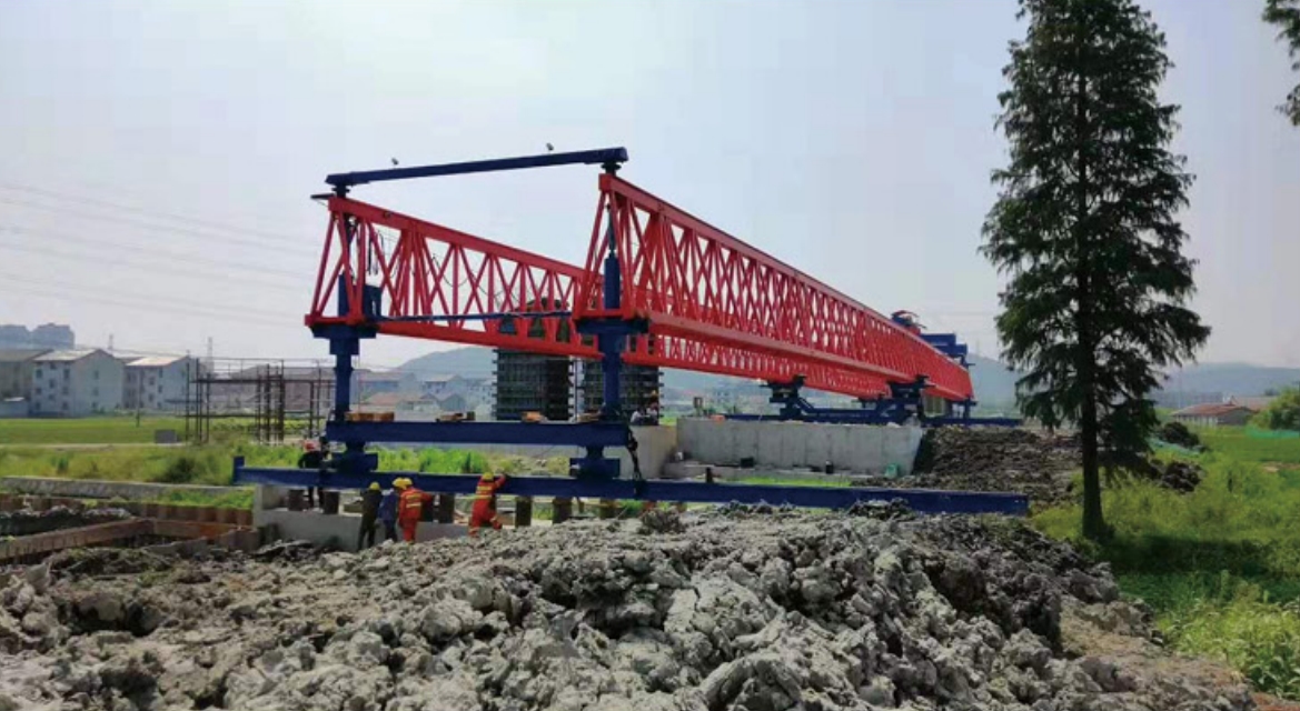 福建公路集团杭台高速绍兴段新东方40/200吨架桥机调试完毕